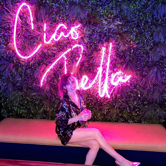 Hi, I’m Max! I love fashion and interior design. - Picture 8 of 17